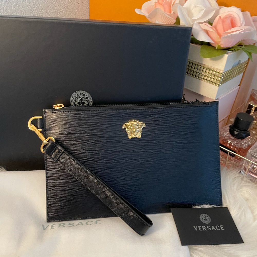❗️SOLD❗️Medusa Leather wristlet ❗️SOLD❗️
